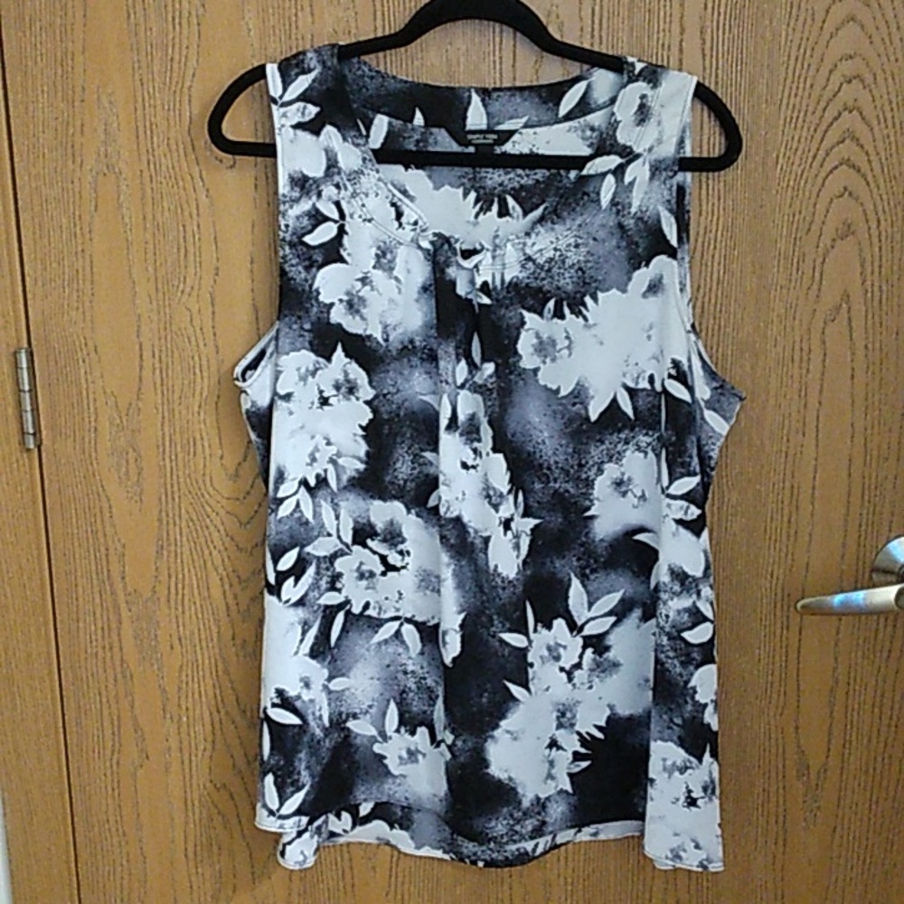 Simply Vera Vera Wang Black and White Watercolor Floral Sleeveless Top